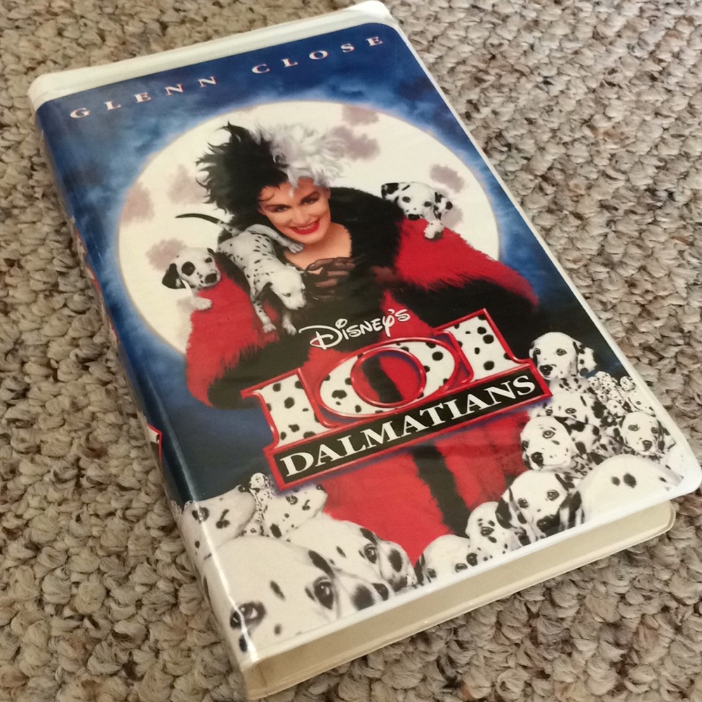 Walt Disney pictures presents 101 dalmatians